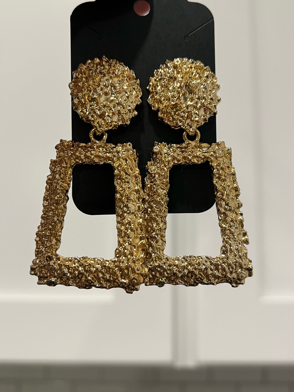 Gold Tone Door Knocker Statement
Earrings Rectangle 80s 90s Style Pierced
